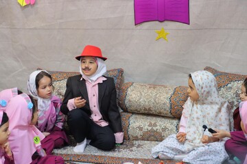 بزرگداشت روز کتاب و کتابخوانی در دبستان ریحانه‌النبی(س) یزد با حضور مدیرکل کتابخانه‌های عمومی استان