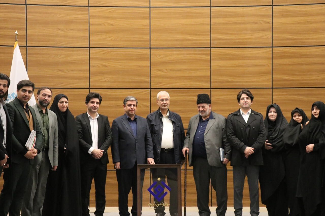 دستیار اجتماعی رئیس‌جمهور و استاندار اردبیل از کتابخانه مرکزی اردبیل بازدید کردند