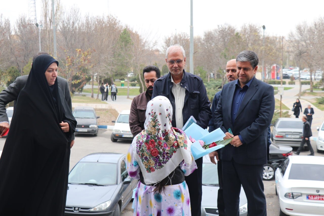 دستیار اجتماعی رئیسجمهور و استاندار اردبیل از کتابخانه مرکزی اردبیل بازدید کردند