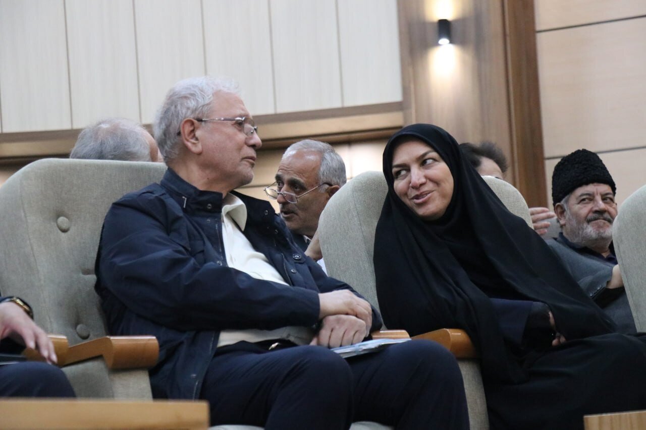 دستیار اجتماعی رئیسجمهور و استاندار اردبیل از کتابخانه مرکزی اردبیل بازدید کردند