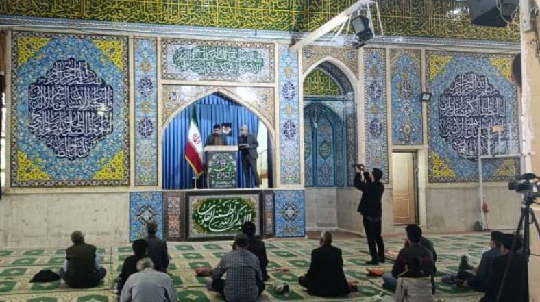 حضور کارکنان و کتابداران اداره کل کتابخانه های عمومی در میز خدمت نماز جمعه