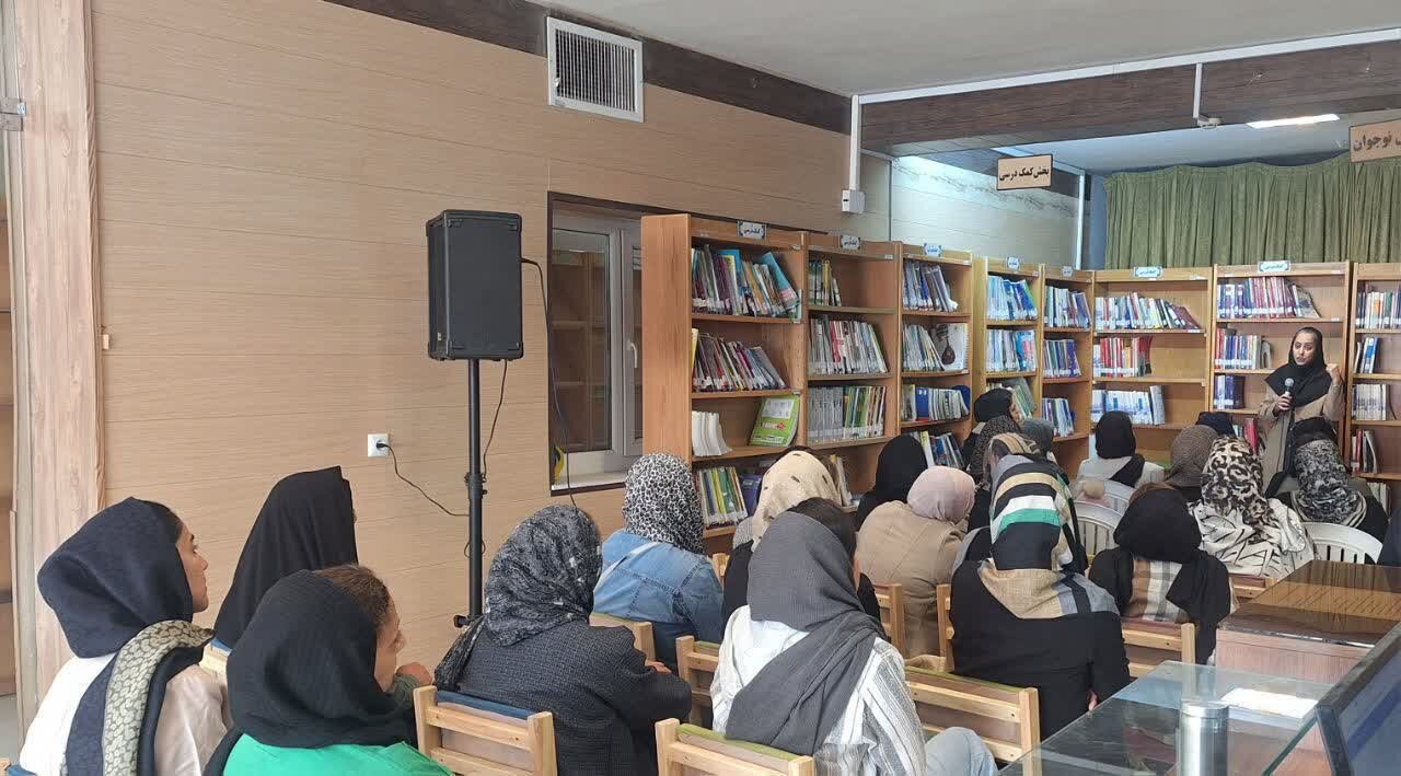 همدلی خانواده‌ها و دانش‌آموزان در کتابخانه‌های عمومی استان مرکزی