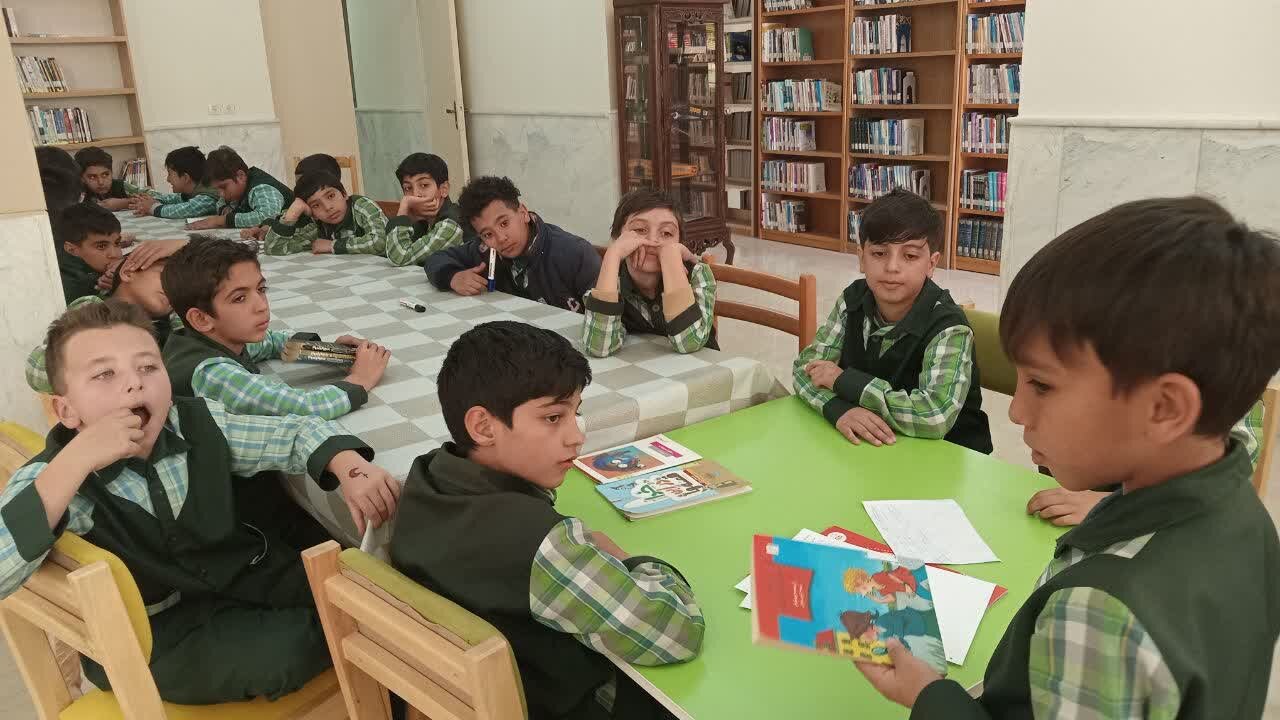 همدلی خانوادهها و دانشآموزان در کتابخانههای عمومی استان مرکزی