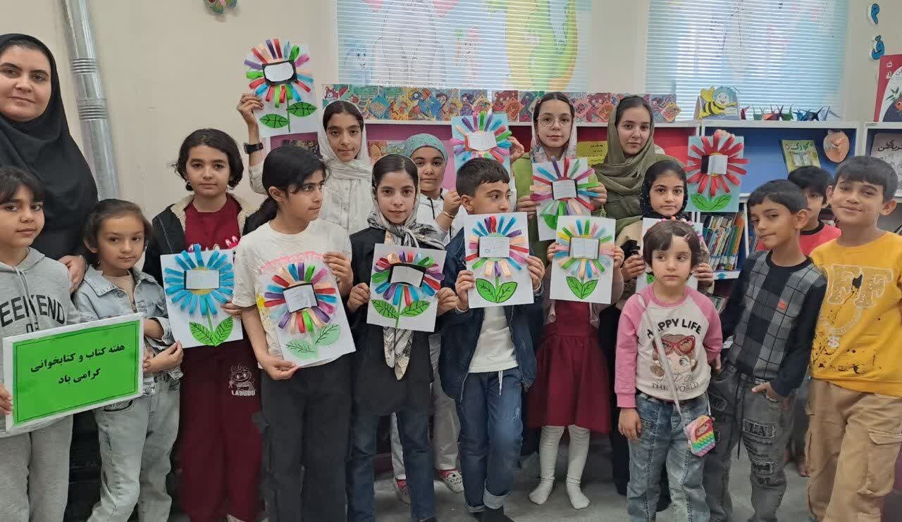 همدلی خانوادهها و دانشآموزان در کتابخانههای عمومی استان مرکزی