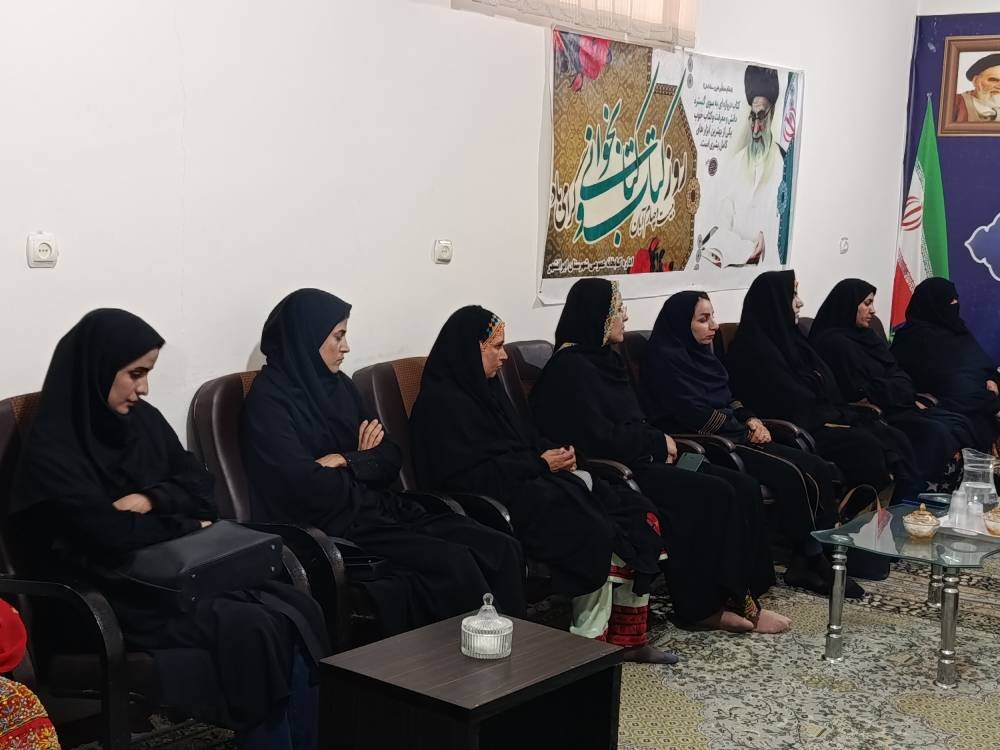 دیدار رئیس و کارکنان اداره کتابخانه‌های عمومی به همراه کتابداران شهرستان با امام جمعه ایرانشهر