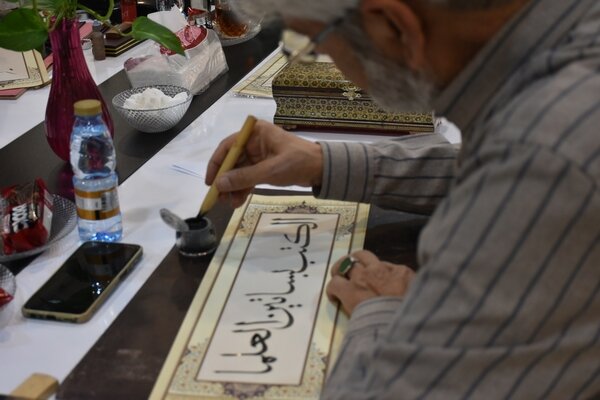 مشق کتاب هنرمندان در کتابخانه شهید رئیسی شیراز برگزار شد