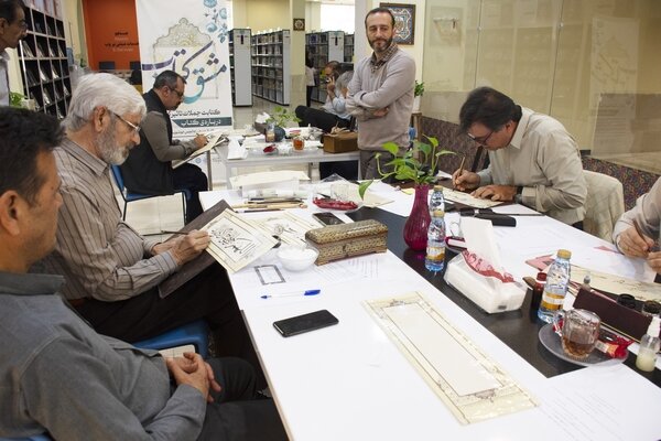 مشق کتاب هنرمندان در کتابخانه شهید رئیسی شیراز برگزار شد