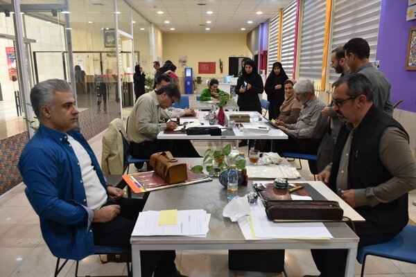 مشق کتاب هنرمندان در کتابخانه شهید رئیسی شیراز برگزار شد
