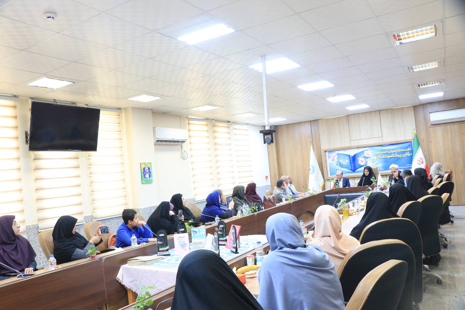 «نشست کتابخوان تخصصی مؤلفان پیشکسوت» در بندرعباس برگزار شد