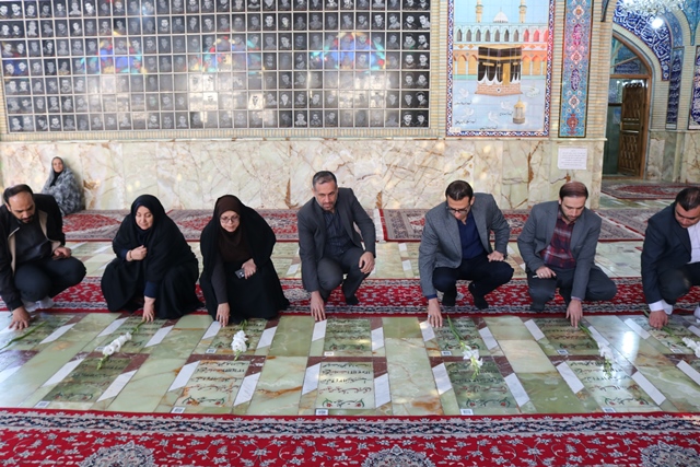 تجدید میثاق کارکنان اداره‌کل کتابخانه‌های عمومی استان سمنان با شهدا