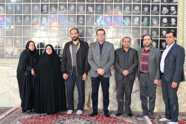 تجدید میثاق کارکنان ادارهکل کتابخانههای عمومی استان سمنان با شهدا