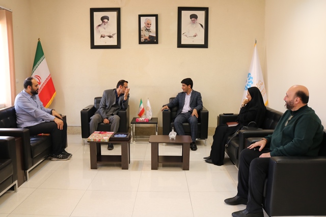 اهدای بیش از ۱۰۰ عنوان کتاب به کتابخانه مرکزی سمنان