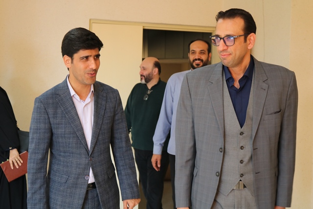 اهدای بیش از ۱۰۰ عنوان کتاب به کتابخانه مرکزی سمنان