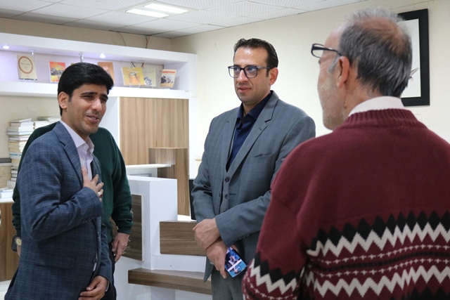 اهدای بیش از ۱۰۰ عنوان کتاب به کتابخانه مرکزی سمنان