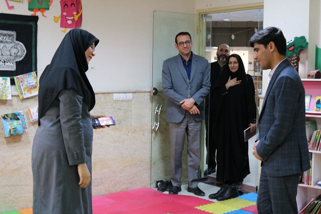 اهدای بیش از ۱۰۰ عنوان کتاب به کتابخانه مرکزی سمنان