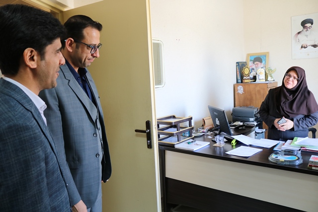 اهدای بیش از ۱۰۰ عنوان کتاب به کتابخانه مرکزی سمنان