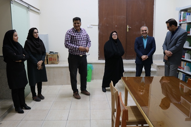 بازدید مدیرکل دفتر امور سیاسی و انتخابات استانداری از کتابخانه امام خمینی(ره) سمنان