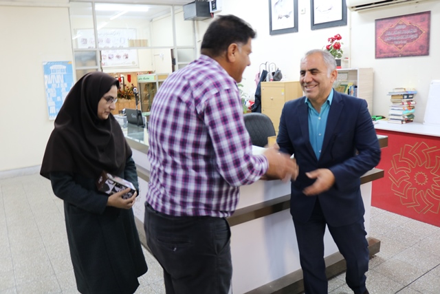 بازدید مدیرکل دفتر امور سیاسی و انتخابات استانداری از کتابخانه امام خمینی(ره) سمنان