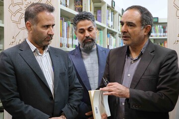 حضور فرماندار و اعضای شورای اداری شهرستان بجنورد در کتابخانه مرکزی آیت‌الله مهمان‌نواز