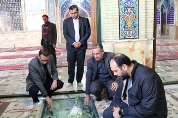 تجدید میثاق کارکنان اداره‌کل کتابخانه‌های عمومی استان سمنان با شهدا