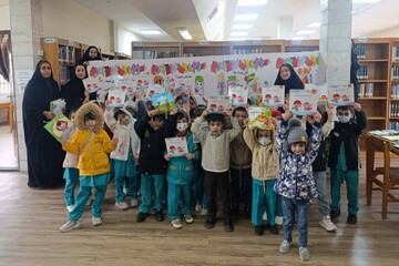 استقبال شهروندان استان مرکزی از برنامه‌های هفته کتاب کتابخانه‌های عمومی