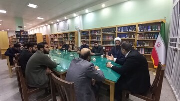 دیدار اعضای جبهه فرهنگی شهرستان اردکان با رئیس اداره کتابخانه‌های عمومی شهرستان