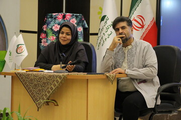 آیین رونمایی از کتاب «تیترها از تانک‌ها نمی‌ترسند» در اراک