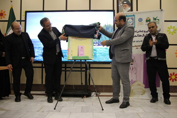 آیین رونمایی از کتاب «تیترها از تانک‌ها نمی‌ترسند» در اراک