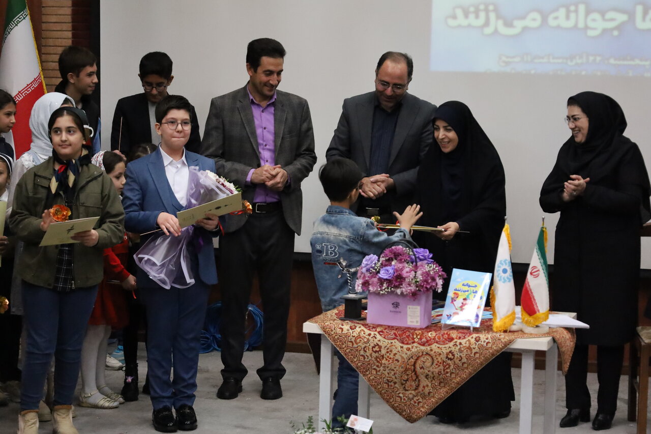 رونمایی از اولین کتاب اعضای محفل ادبی «دنیز» در کتابخانه مرکزی ارومیه