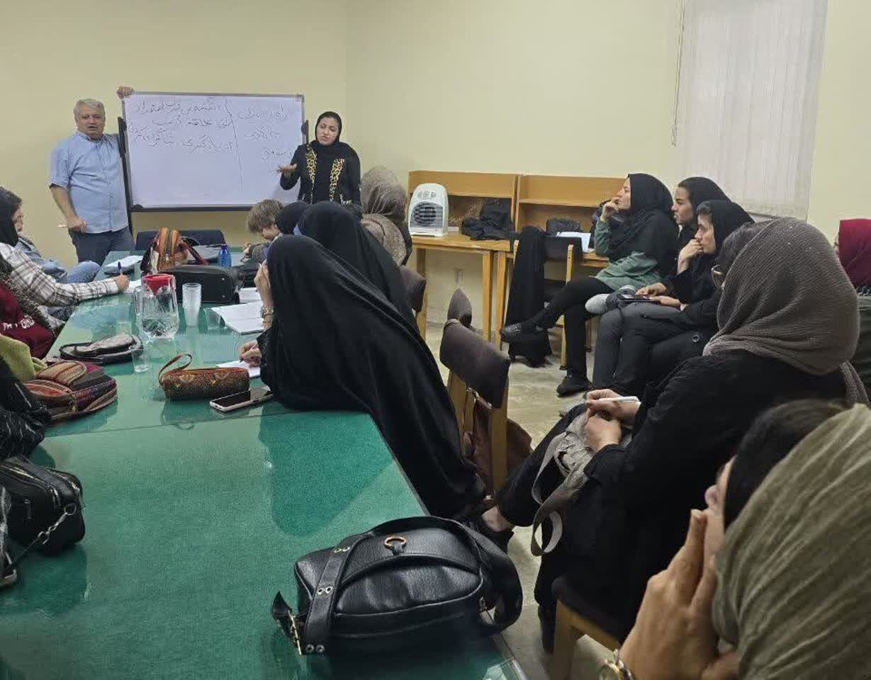 استقبال شهروندان استان مرکزی از برنامه‌های هفته کتاب کتابخانه‌های عمومی