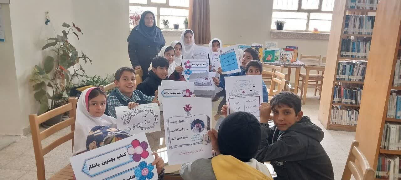 استقبال شهروندان استان مرکزی از برنامه‌های هفته کتاب کتابخانه‌های عمومی