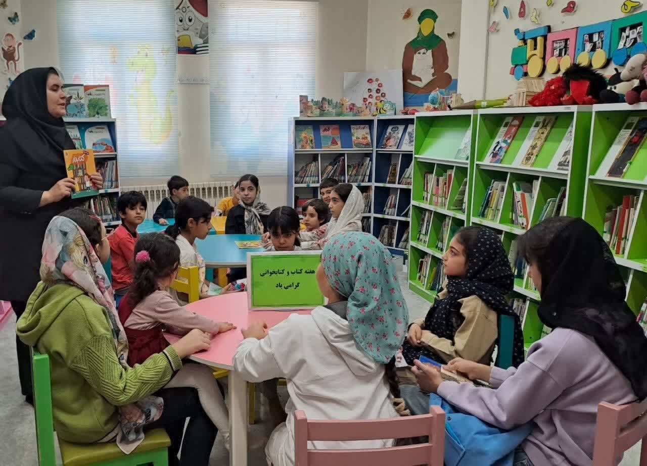 استقبال شهروندان استان مرکزی از برنامه‌های هفته کتاب کتابخانه‌های عمومی