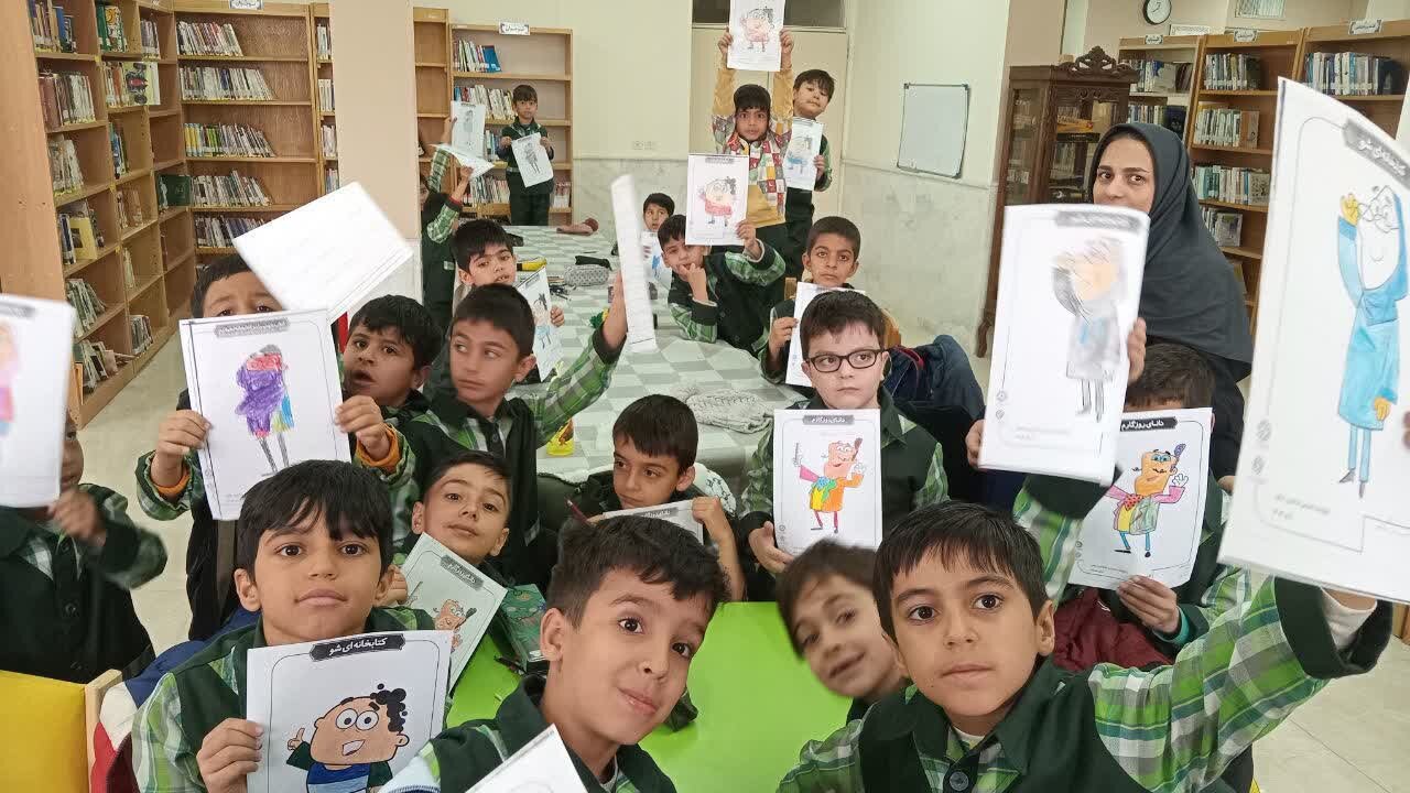 استقبال شهروندان استان مرکزی از برنامه‌های هفته کتاب کتابخانه‌های عمومی