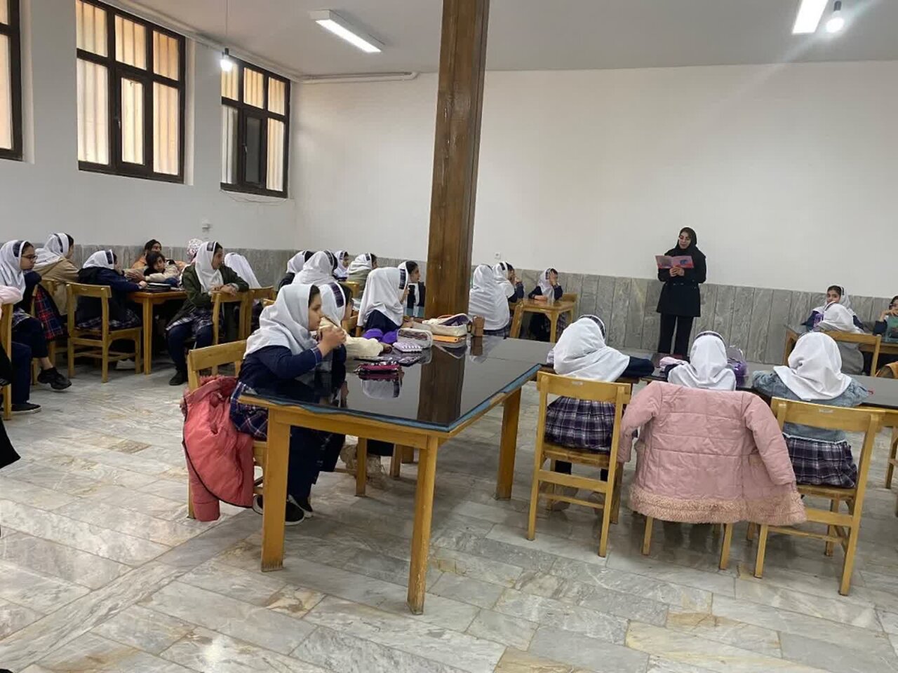 استقبال شهروندان استان مرکزی از برنامه‌های هفته کتاب کتابخانه‌های عمومی