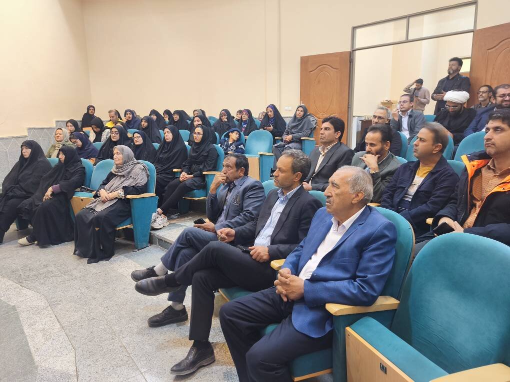 رونمایی از کتاب «مجموعه اشعار آواه» در شهرستان شهربابک