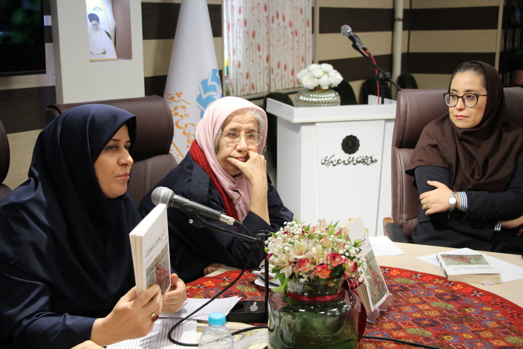 نقد و بررسی رمان «کسی بخواند یا نخواند» در اراک برگزار شد