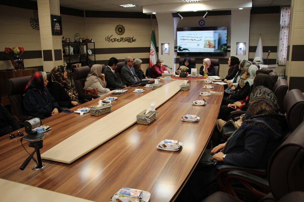 نقد و بررسی رمان «کسی بخواند یا نخواند» در اراک برگزار شد