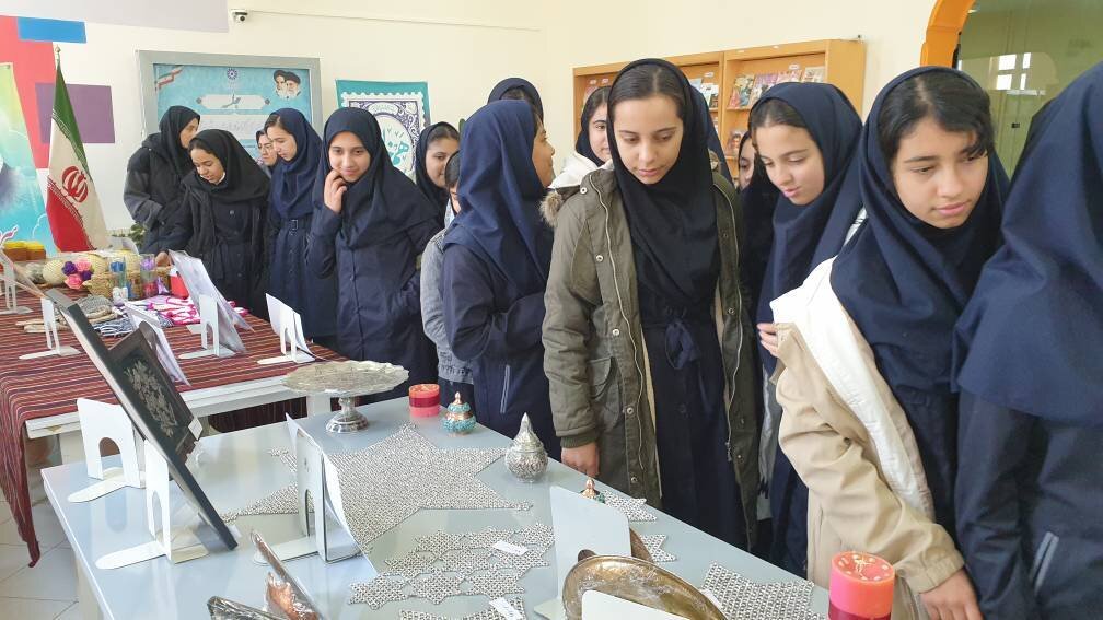 نمایشگاه کارآفرینی و صنایع دستی با عنوان «از کتاب تا کار و خلاقیت» برگزار شد