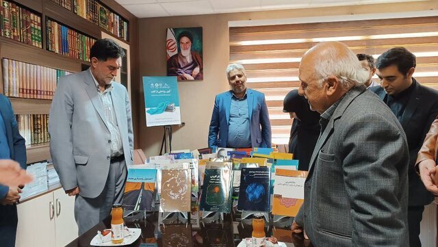 آیین رونمایی از تازههای نشر جهاد دانشگاهی با حضور سرپرست ادارهکل کتابخانههای عمومی قم