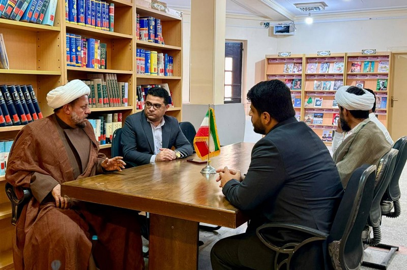 بازدید مشترک امامجمعه و دادستان شهرستان عسلویه از کتابخانه عمومی خلیج فارس