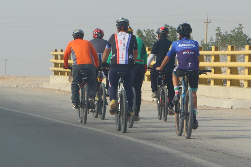 رکابزنی تا کتابخانهها؛ تجلیل دوچرخهسواران از تلاشهای کتابداران برازجانی