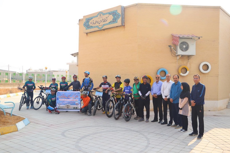 رکاب‌زنی تا کتابخانه‌ها؛ تجلیل دوچرخه‌سواران از تلاش‌های کتابداران برازجانی