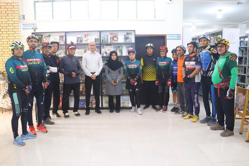 رکابزنی تا کتابخانهها؛ تجلیل دوچرخهسواران از تلاشهای کتابداران برازجانی