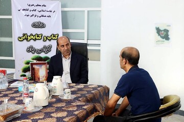 دیدار چهره‌ به‌ چهره فرماندار دشتی با شهروندان در کتابخانه خورموج