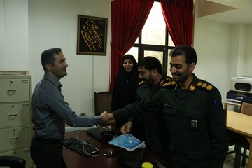 بازدید فرماندهان سپاه حضرت عباس (ع) از کتابخانه مرکزی اردبیل