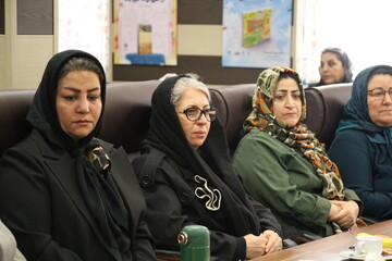 نشست صمیمی با نویسندگان استان مرکزی