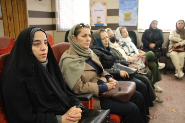 نشست صمیمی با نویسندگان استان مرکزی