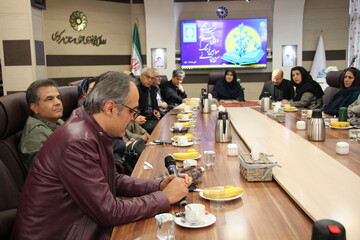 نشست صمیمی با نویسندگان استان مرکزی