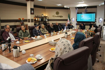 نشست صمیمی با نویسندگان استان مرکزی