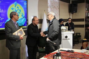 نشست صمیمی با نویسندگان استان مرکزی